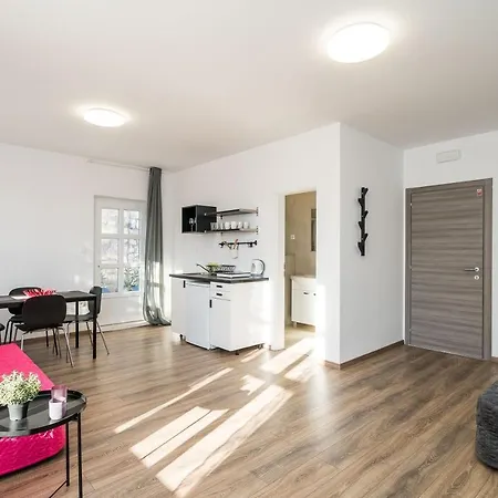 Casa de hóspedes & Pool Schwarz