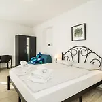 & Pool Schwarz Gæstehus 3*