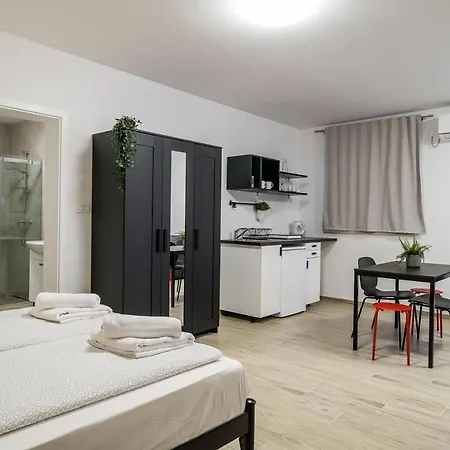 Residence&pool Schwarz Pensión