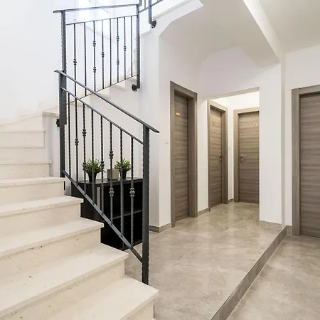 Residence&pool Schwarz Pensión 3*