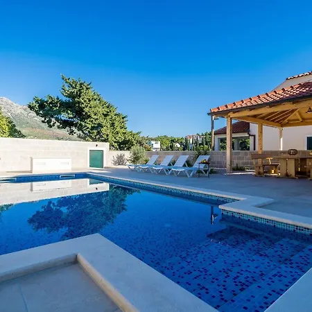 Residence&pool Schwarz 3*