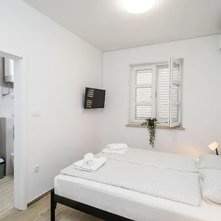 Gostinjska kuća & Pool Schwarz 3*