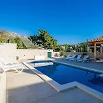 Guest house & Pool Schwarz Cavtat