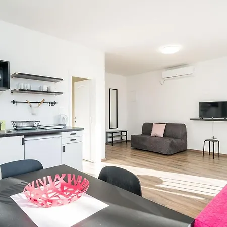 בית הארחה & Pool Schwarz קאבטאט