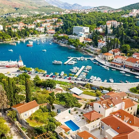 & Pool Schwarz בית הארחה קאבטאט