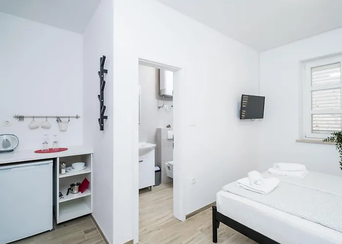 & Pool Schwarz Affittacamere 3*